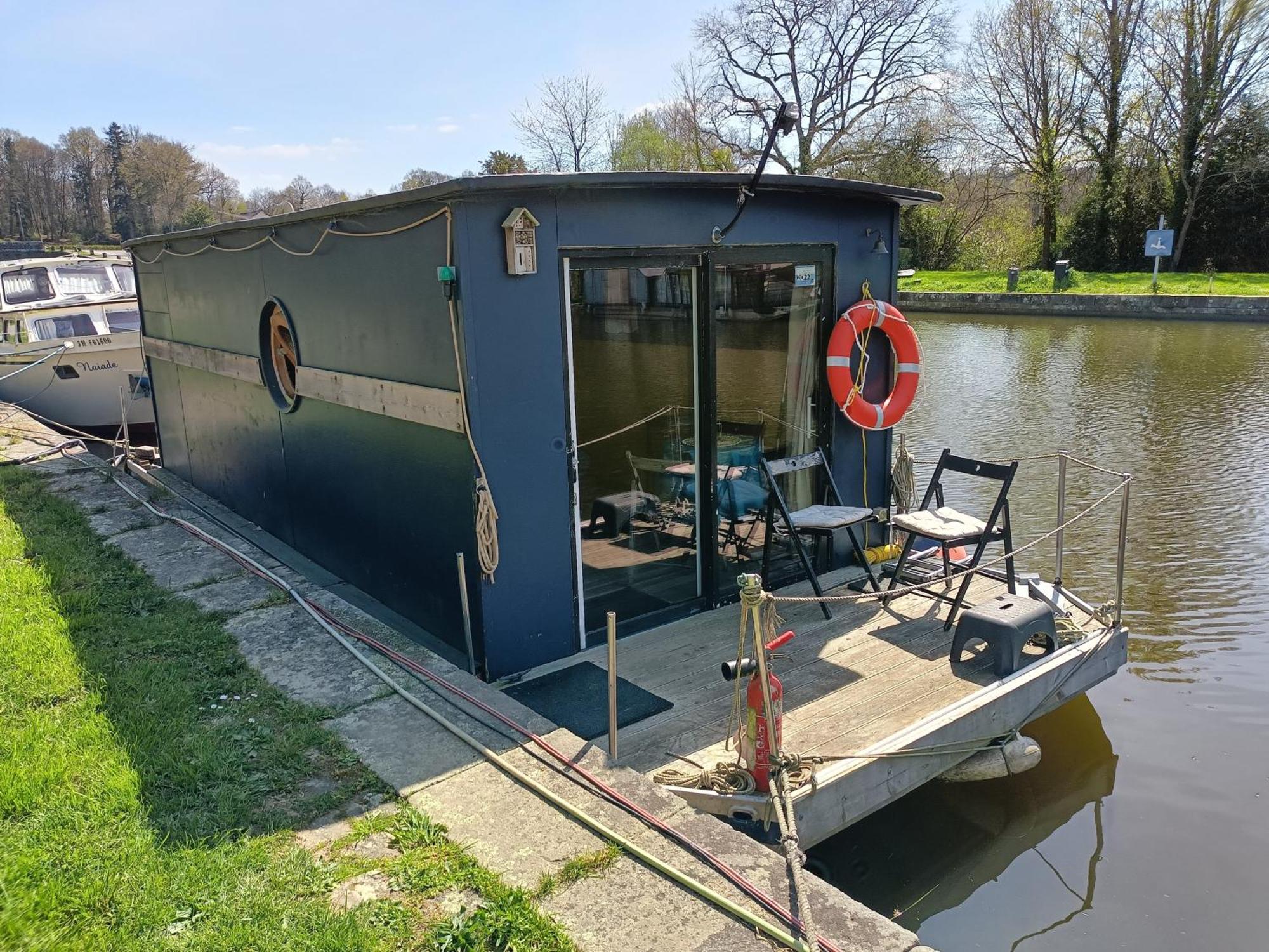 Ille Flottante, Maison Eclusiere Et Hebergements Insolites Sur Le Canal Hede-Bazouges Exterior photo