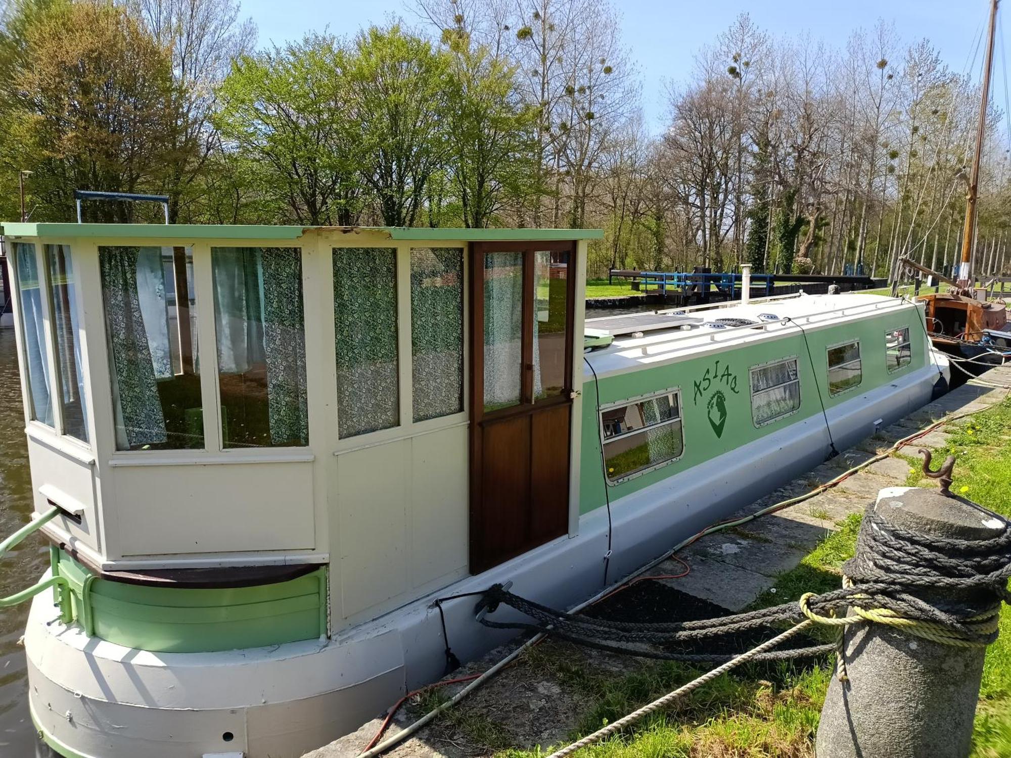 Ille Flottante, Maison Eclusiere Et Hebergements Insolites Sur Le Canal Hede-Bazouges Exterior photo